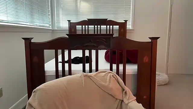 YUMIandbigWOLF online show from 31, 3, 2026