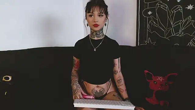 Snapshot of Isabella__dark chatting on 24, 10, 2025 Isabella  dark online show from 24, 10, 2025