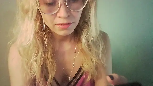 JuliaMack online show from 8, 1, 2025