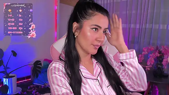 Snapshot of Violetta_kim1 chatting on 2, 5, 2026 Violetta kim1 online show from 2, 5, 2026
