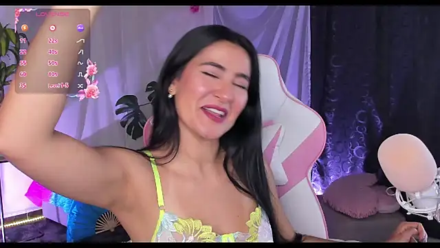Snapshot of Violetta_kim1 chatting on 17, 5, 2026 Violetta kim1 online show from 17, 5, 2026