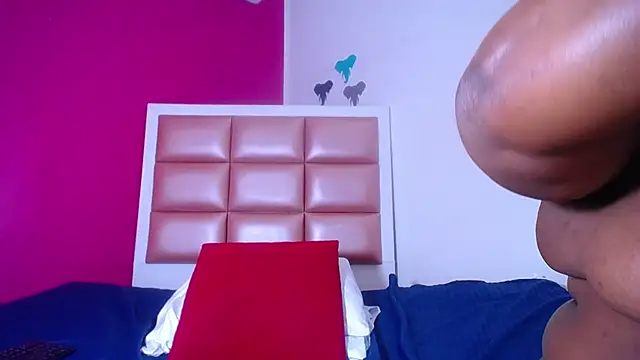 Snapshot of ebonny_suggarmommy1 chatting on 21, 10, 2025 ebonny suggarmommy1 online show from 21, 10, 2025
