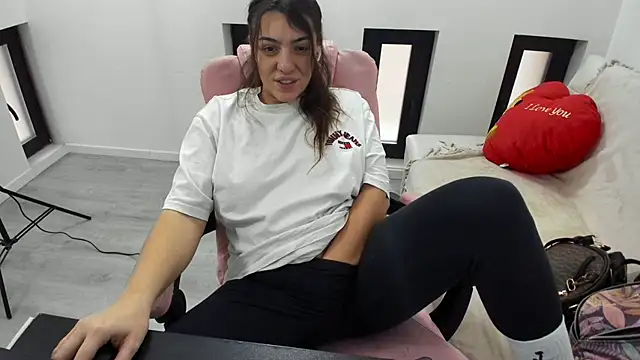 Dyana Kaylinn online show from 8, 2, 2026