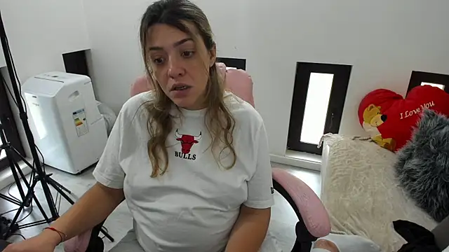 Snapshot of Dyana_Kaylinn chatting on 2, 6, 2026 Dyana Kaylinn online show from 2, 6, 2026