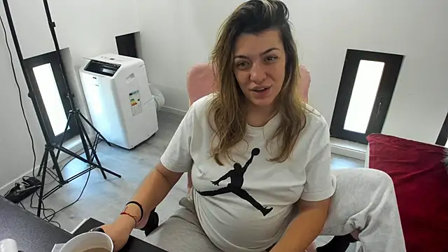 Snapshot of Dyana_Kaylinn chatting on 28, 5, 2026 Dyana Kaylinn online show from 28, 5, 2026