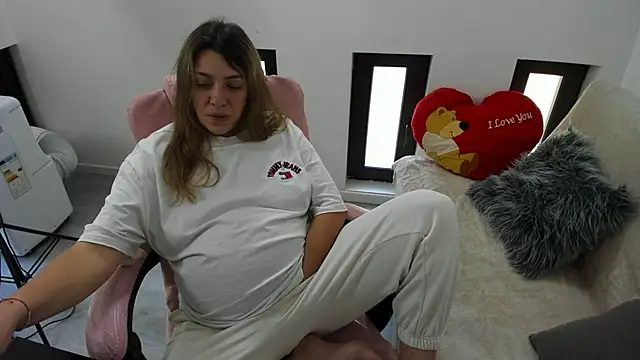 Snapshot of Dyana_Kaylinn chatting on 6, 6, 2026 Dyana Kaylinn online show from 6, 6, 2026