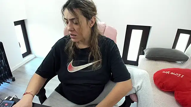 Dyana Kaylinn online show from 21, 4, 2026