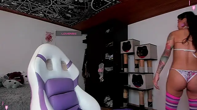 Snapshot of devadolll chatting on 2, 4, 2026 devadolll online show from 2, 4, 2026