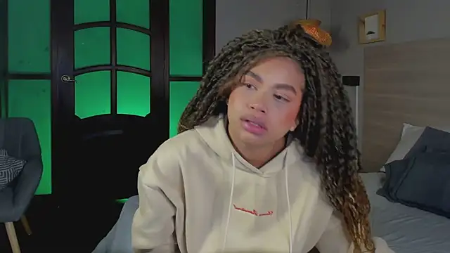 nayah   online show from 6, 11, 2025