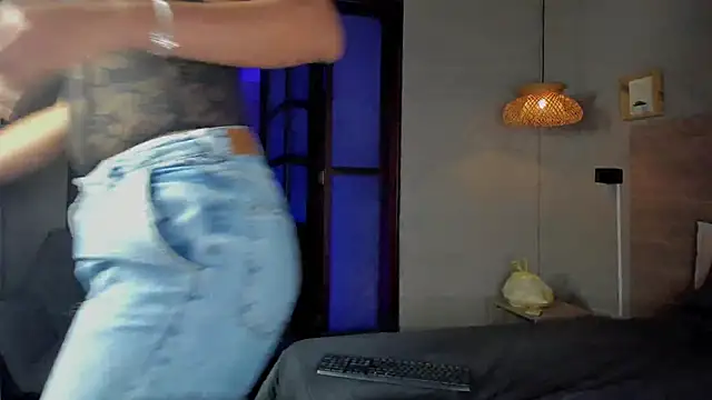 nayah   online show from 15, 11, 2025