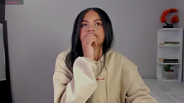 nayah   online show from 28, 11, 2025