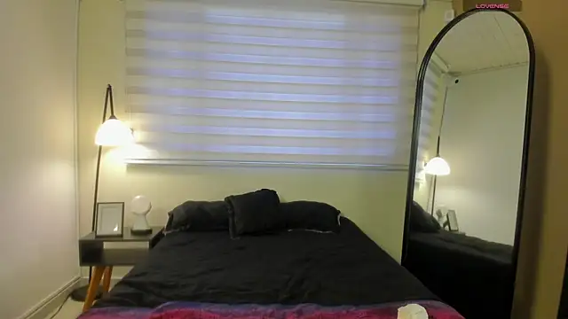 nayah   online show from 12, 4, 2026