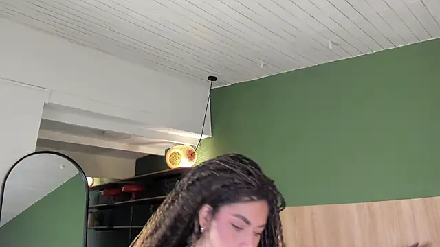 nayah   online show from 21, 4, 2026