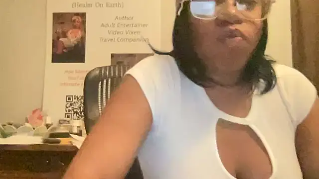 Snapshot of MommyConfident chatting on 10, 6, 2026 MommyConfident online show from 10, 6, 2026