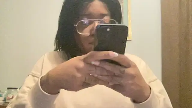 Snapshot of MommyConfident chatting on 15, 1, 2026 MommyConfident online show from 15, 1, 2026