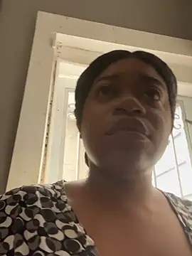 Snapshot of MommyConfident chatting on 15, 7, 2026 MommyConfident online show from 15, 7, 2026