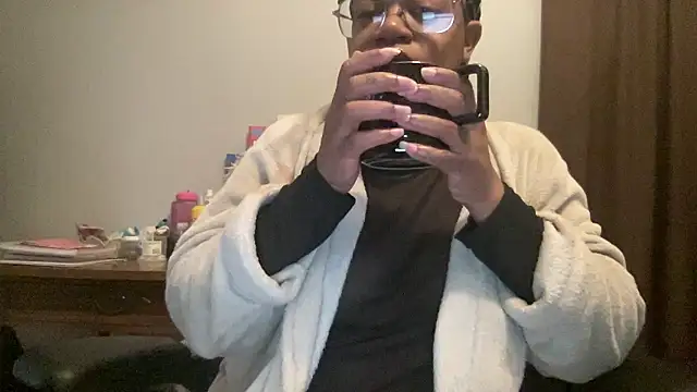 Snapshot of MommyConfident chatting on 7, 1, 2026 MommyConfident online show from 7, 1, 2026