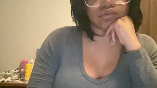 Snapshot of MommyConfident chatting on 12, 1, 2026 MommyConfident online show from 12, 1, 2026