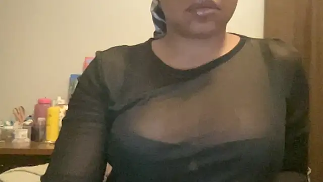 Snapshot of MommyConfident chatting on 6, 1, 2026 MommyConfident online show from 6, 1, 2026