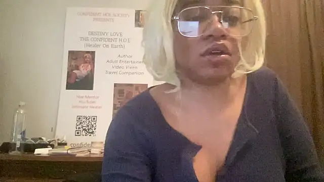 Snapshot of MommyConfident chatting on 25, 4, 2026 MommyConfident online show from 25, 4, 2026