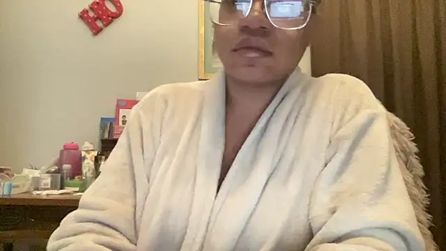 Snapshot of MommyConfident chatting on 14, 12, 2025 MommyConfident online show from 14, 12, 2025