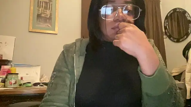 Snapshot of MommyConfident chatting on 16, 12, 2025 MommyConfident online show from 16, 12, 2025
