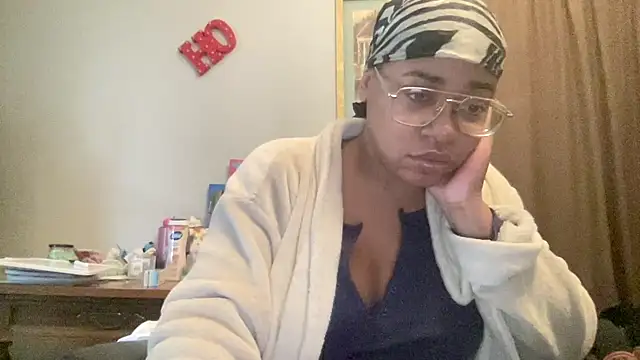 Snapshot of MommyConfident chatting on 3, 12, 2025 MommyConfident online show from 3, 12, 2025