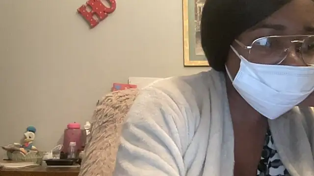 Snapshot of MommyConfident chatting on 7, 11, 2025 MommyConfident online show from 7, 11, 2025
