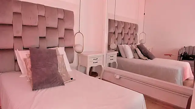 PamelaMendez  online show from 9, 11, 2025