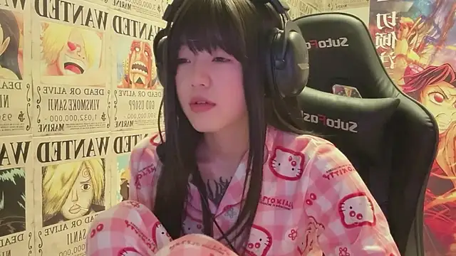 Snapshot of SNAKEgirlQAQ chatting on 3, 6, 2026 SNAKEgirlQAQ online show from 3, 6, 2026