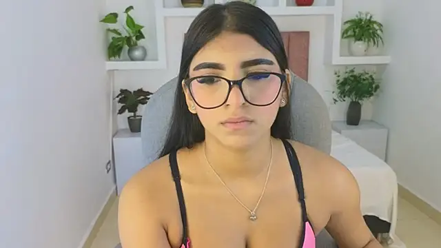 Snapshot of maiaa_ruiz chatting on 12, 5, 2026 maiaa ruiz online show from 12, 5, 2026