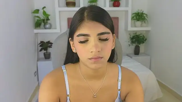 Snapshot of maiaa_ruiz chatting on 13, 5, 2026 maiaa ruiz online show from 13, 5, 2026