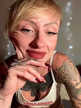 Snapshot of haileyhope_ chatting on 8, 11, 2025 haileyhope online show from 8, 11, 2025