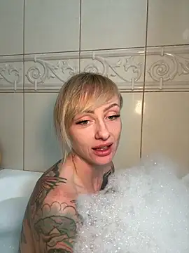 haileyhope  online show from 3, 12, 2025