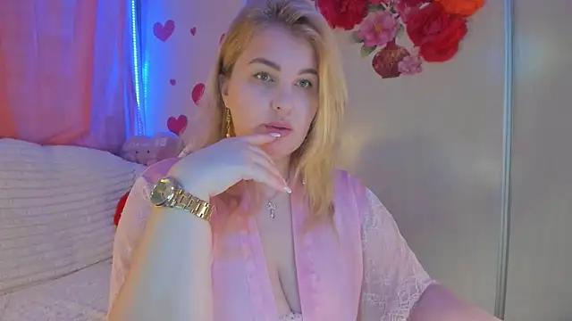 CoraSwon online show from 5, 3, 2025
