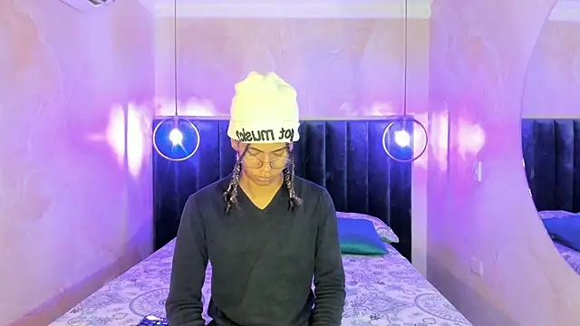 Snapshot of Maxim-Walker chatting on 9, 11, 2025 Maxim-Walker online show from 9, 11, 2025