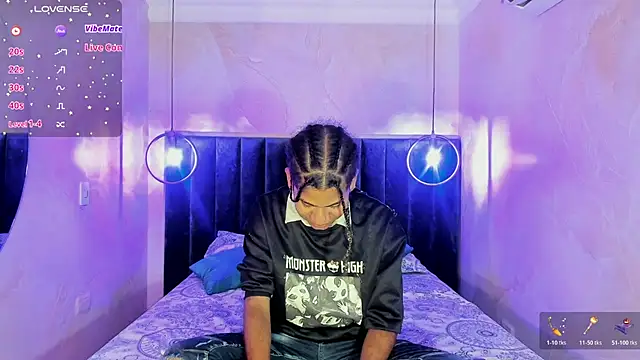 Snapshot of Maxim-Walker chatting on 10, 11, 2025 Maxim-Walker online show from 10, 11, 2025