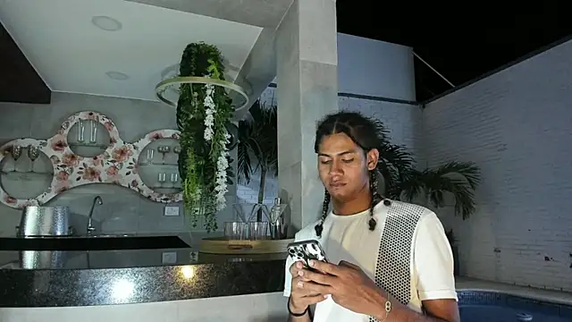 Snapshot of Maxim-Walker chatting on 7, 11, 2025 Maxim-Walker online show from 7, 11, 2025