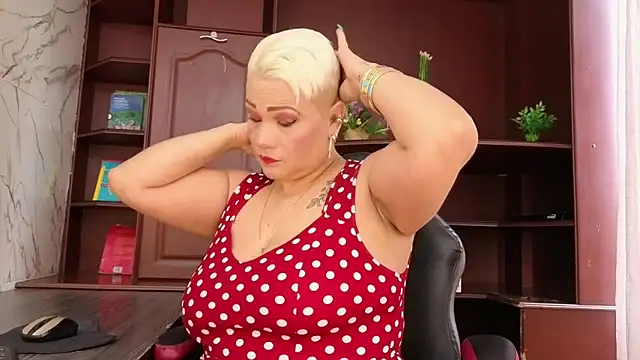 GianellaCox  online show from 4, 12, 2025