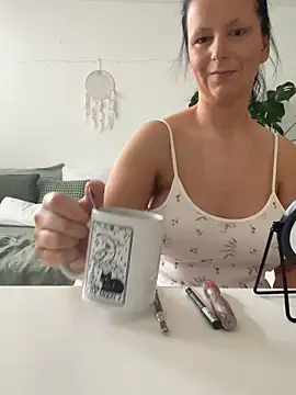 Off  Melonenmandy online show from 16, 4, 2026