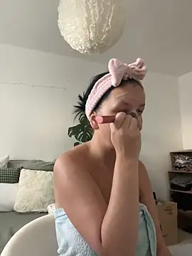 Snapshot of Off__Melonenmandy chatting on 20, 11, 2025 Off Melonenmandy online show from 20, 11, 2025