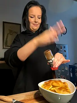 Snapshot of Off__Melonenmandy chatting on 8, 10, 2025 Off Melonenmandy online show from 8, 10, 2025