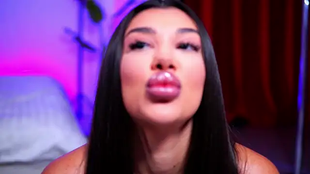 NatyDesiree online show from 2, 11, 2025