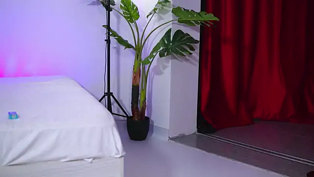 NatyDesiree online show from 7, 10, 2025