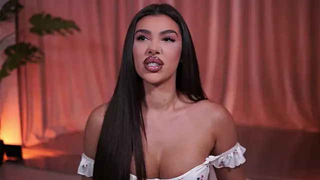 NatyDesiree online show from 15, 4, 2026