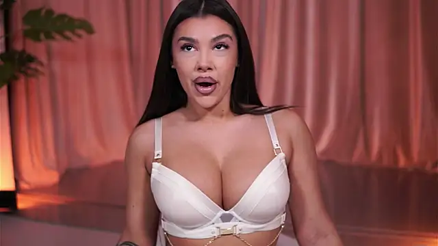 NatyDesiree online show from 22, 4, 2026