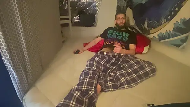 pantslesstraveler plt online show from 15, 1, 2026