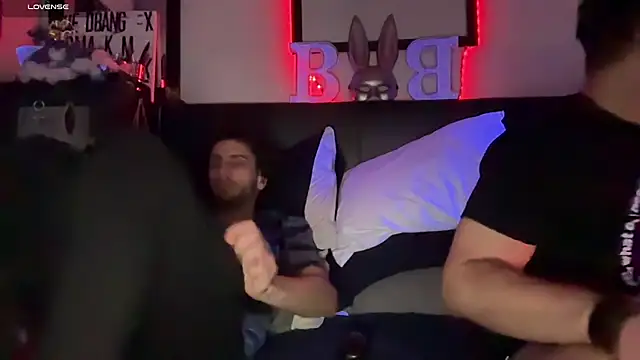 Snapshot of pantslesstraveler_plt chatting on 12, 11, 2025 pantslesstraveler plt online show from 12, 11, 2025