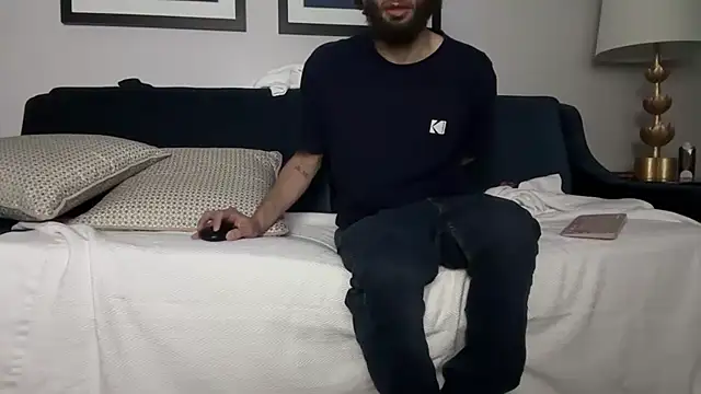 Snapshot of pantslesstraveler_plt chatting on 28, 10, 2025 pantslesstraveler plt online show from 28, 10, 2025