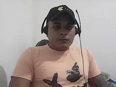 SaucyAffair0 online show from 5, 1, 2025